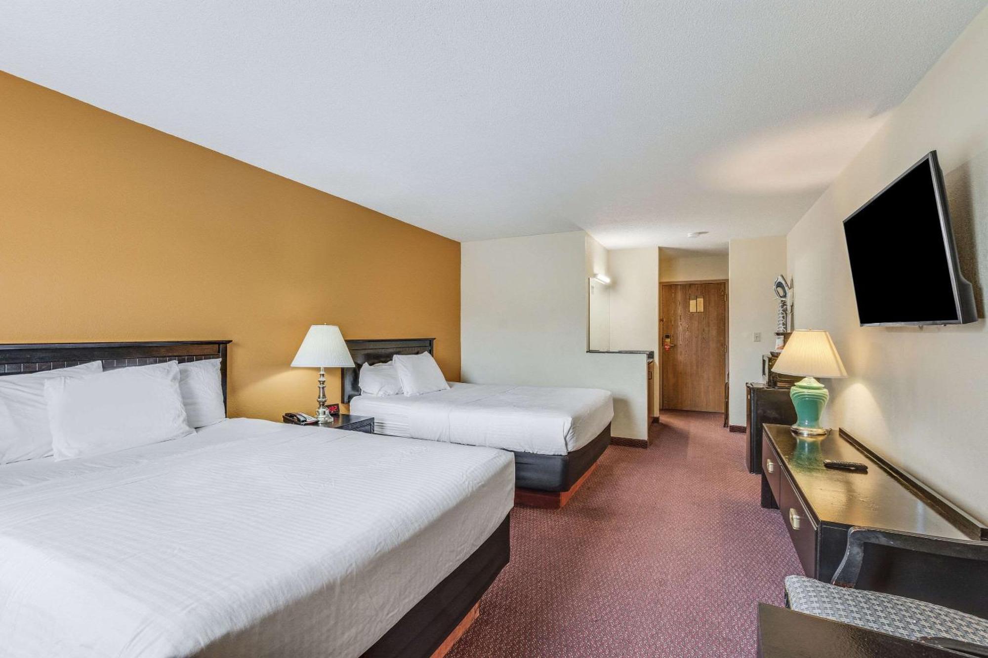 Econo Lodge Whitehall Near Michigan'S Adventure Eksteriør bilde