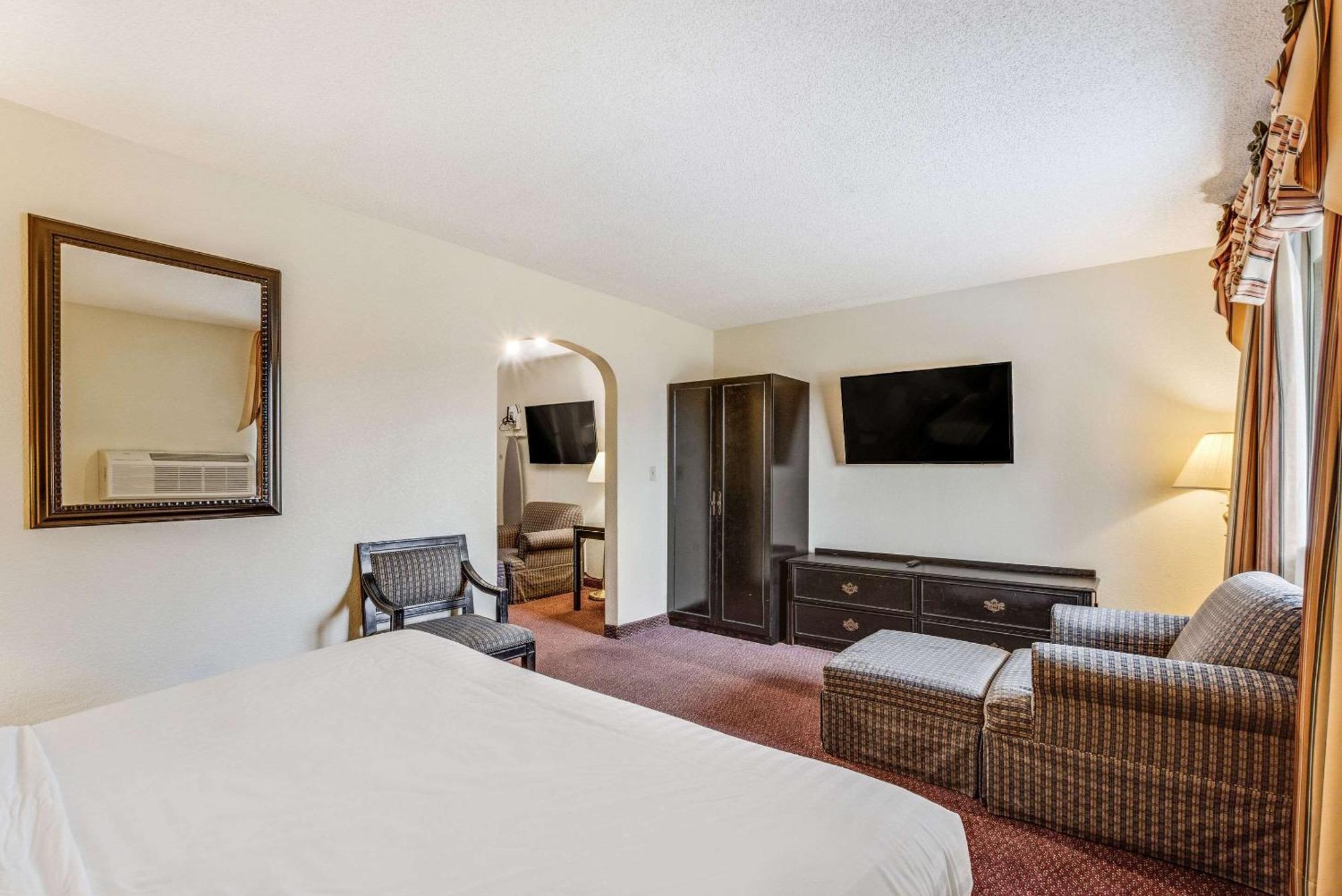 Econo Lodge Whitehall Near Michigan'S Adventure Eksteriør bilde