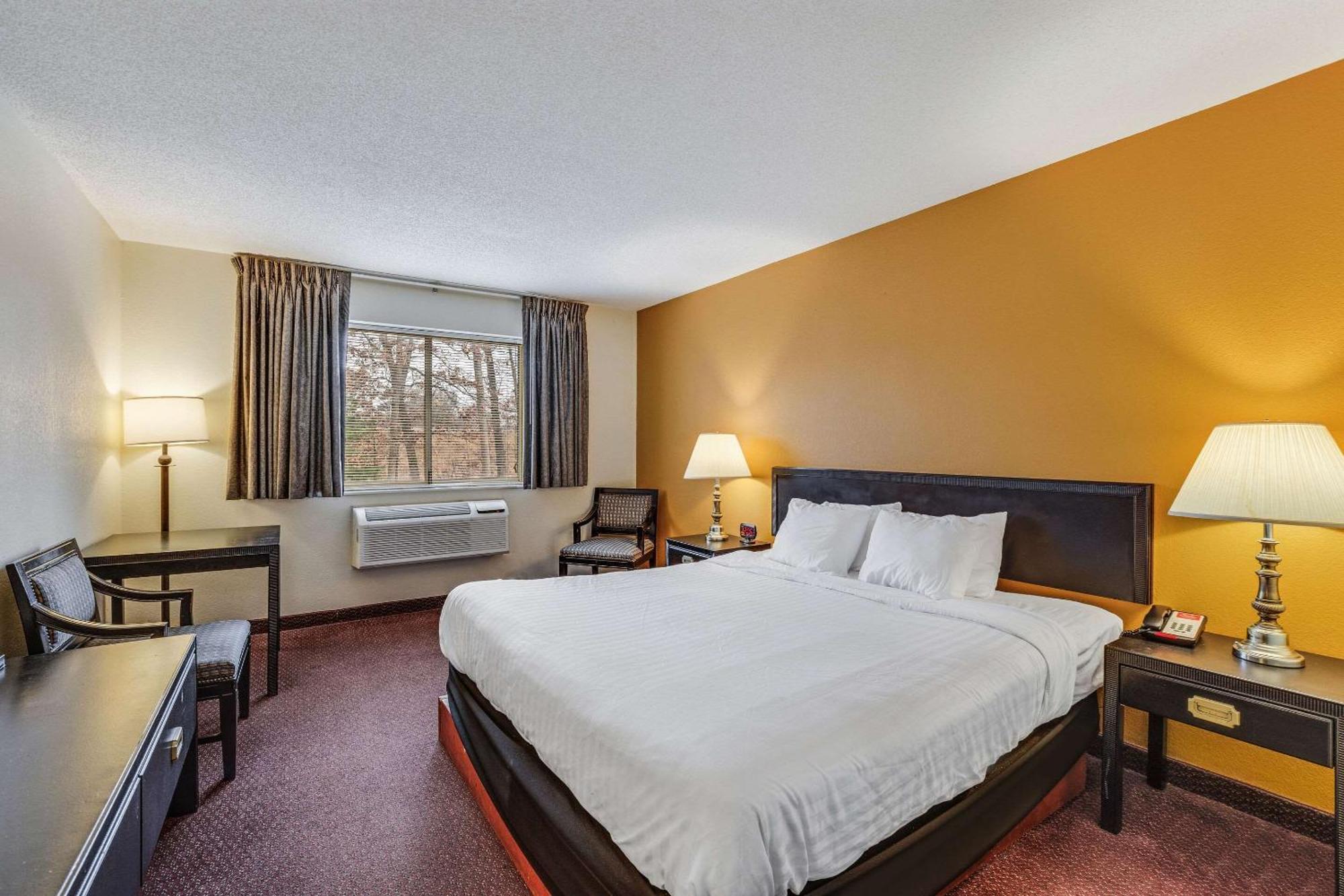 Econo Lodge Whitehall Near Michigan'S Adventure Eksteriør bilde