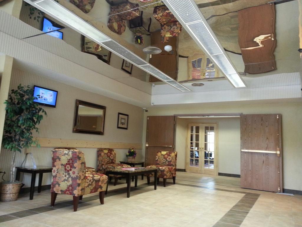 Econo Lodge Whitehall Near Michigan'S Adventure Eksteriør bilde